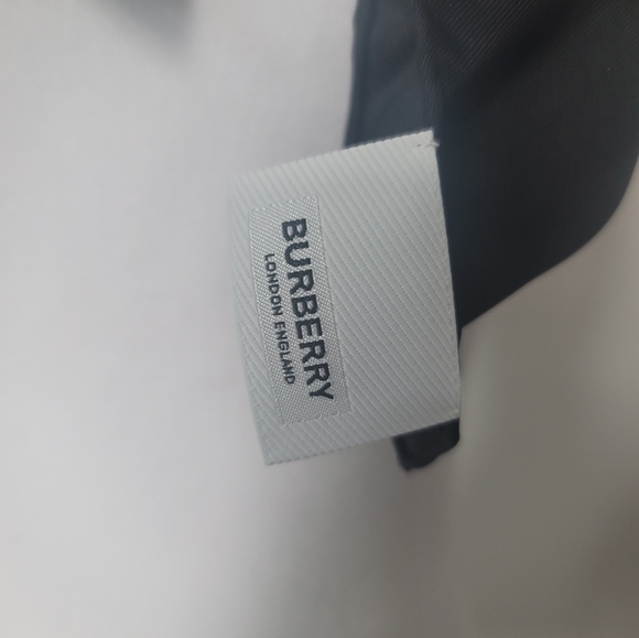 Burberry gorilla silk printed scarf - Picture 4 of 7